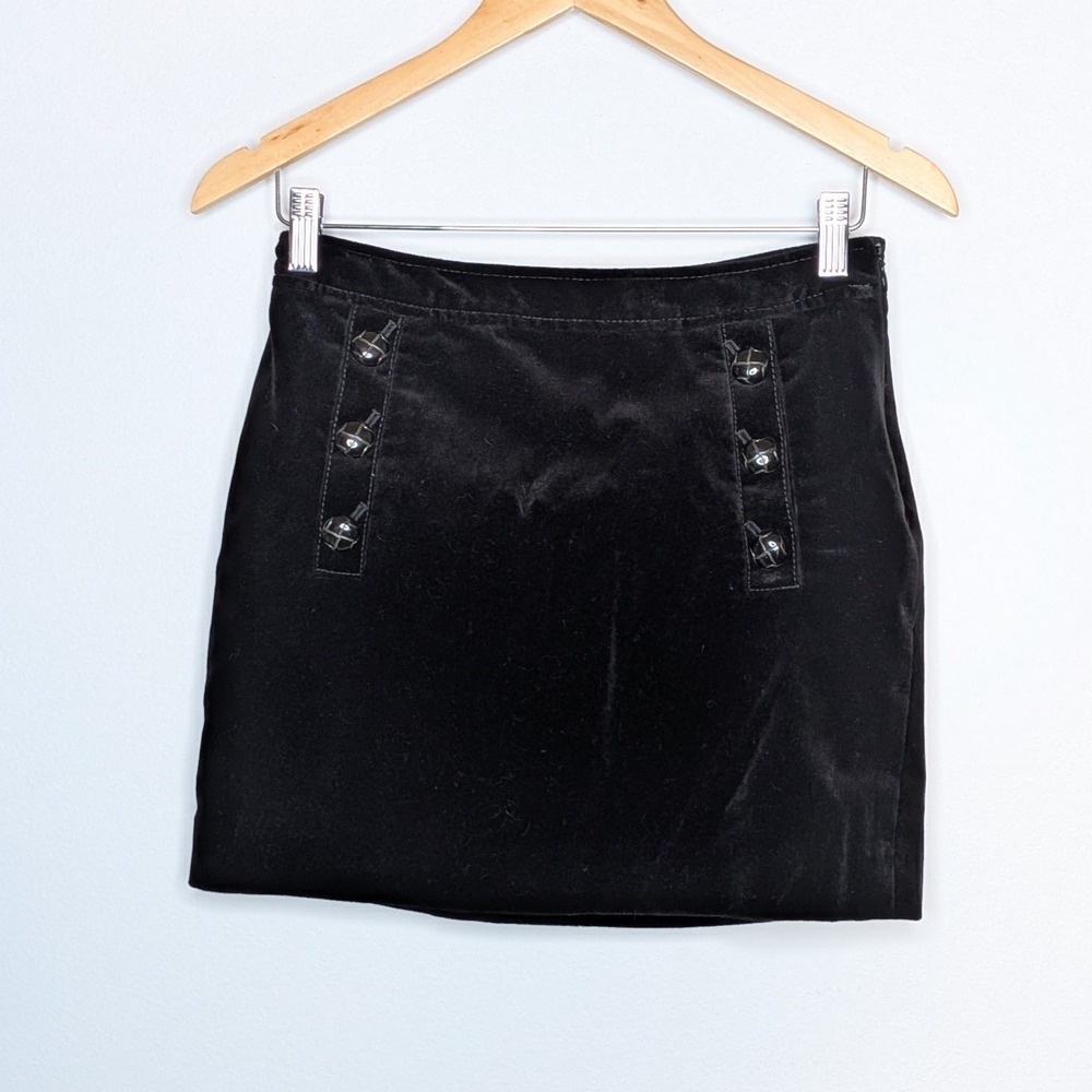 Banana Republic Black‎ Velvet Mini Skirt Faux Patent Leather Shank Buttons 0